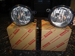 2013 set of  foglights (L&amp;R), Black pearl &quot;LEXUS&quot; Trunk emblem-dsc00465.jpg