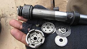 How Shock Absorbers and Struts Work-1ntunpu.jpg