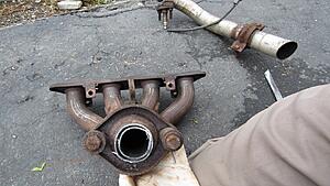 How an Exhaust Manifold Works-bjkkfl2.jpg