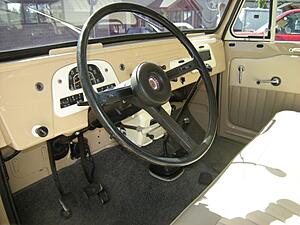 The interior of Land Cruiser's through the ages-8lpme.jpg
