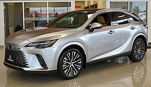 That Lexus Atomic Silver is some paint job.-2023_lexus_rx_350_executive_package_in_iridium-2c_front_left-2c_01-16-2023.jpg