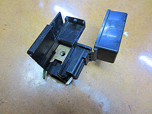 1990 Lexus es 250 battery junction block-sfw2i3s.jpg