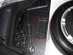 Question about the tool in the trunk-dsc00766.jpg