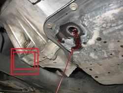 Old oil/grime at then bottom of transmission. Buying car within 12 hours-img_2822-1-.jpg