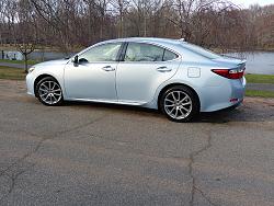 Lexus center caps on Toyota Avalon wheels-p1000359.1.jpg