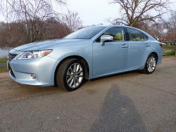 Lexus center caps on Toyota Avalon wheels-p1000365.1.jpg