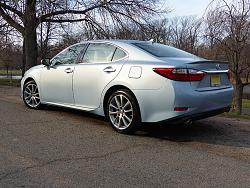 Lexus center caps on Toyota Avalon wheels-p1000372.1.jpg