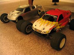 FS: Nitro Methanol burning RC trucks - very fast-losi.jpg