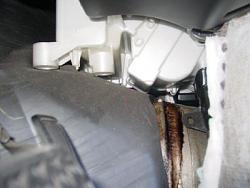 Wet under drivers side mat.-leak-on-drive-side.jpg