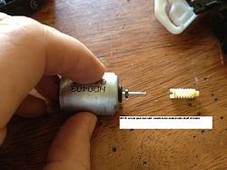 DIY Repairing Air Mix Servomotors-14-screw-gear-has-notch.jpg