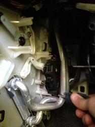 DIY Repairing Air Mix Servomotors-17-remove-bottom-screw-2nd-servo.jpg