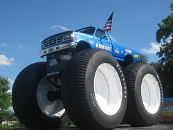 pls post pics of those with 18&quot;-19&quot; wheels with no drop-bigfoot-monster-truck-920-25.jpg