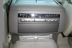 Headrest monitors-dvd2.jpg