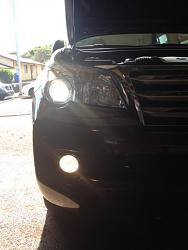 Before and after pics of HID fog and low beam upgrade.-6k-low-beam-stock-fog.jpg