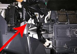 Help identify wire behind glove box-wlgzoo9.jpg