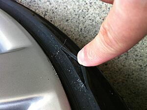 Hit curb while parking, tire ok?-3lior.jpg