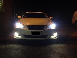 2006 IS250 AWD w/GFX and Nav. Crystal White/Black-is250-headlights.jpg