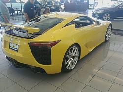 I saw the beast !!!!!!! Bright yellow Lexus LFA-299632_236564376378984_100000762696587_602810_3236409_n.jpg