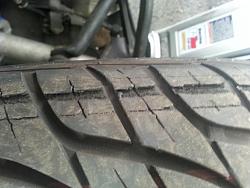 Inner front tire gouged-20140521_135153.jpg