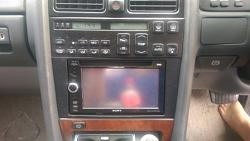 using a tablet in the centre console-imag3099.jpg