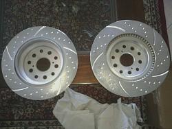 Just got my new rotors and ceramic pads-267733_221597177875704_100000762696587_565104_4677868_n.jpg