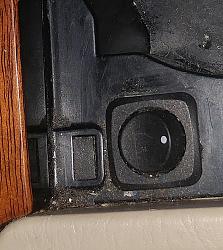 Button in front Cupholder (2001)-20161119_000204-1.jpg
