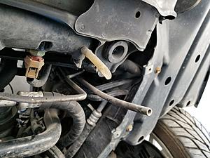 Please help identifying broken rubber hose under engine-20170729_121727.jpg