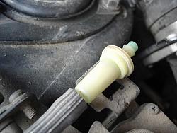 What is this Tube and Part in the engine bay???-dsc02896.jpg