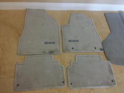 04-09 Lexus OEM Gray Floor Mats-20140707_121812.jpg