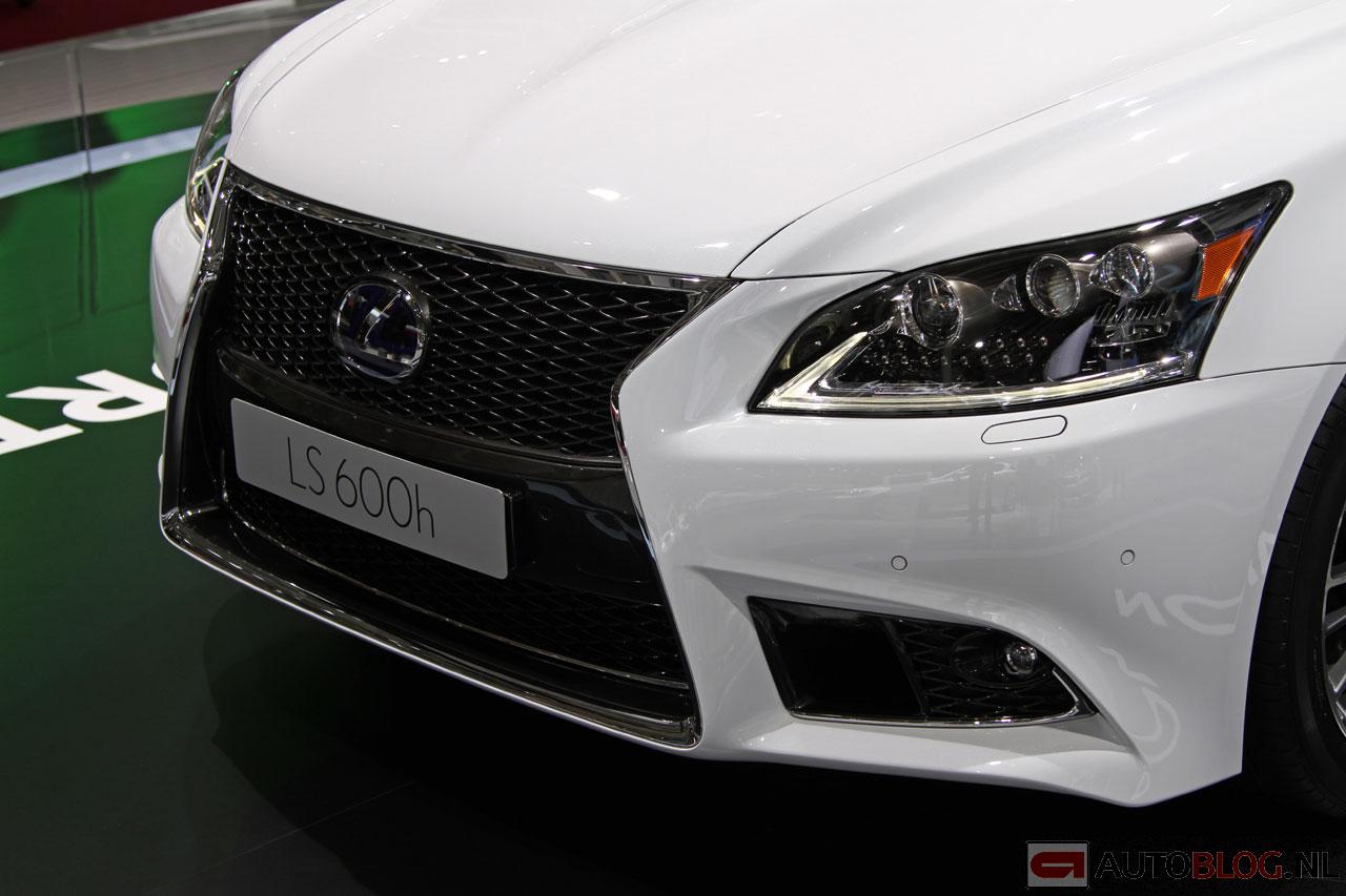 Lexus' LS 600h at Paris