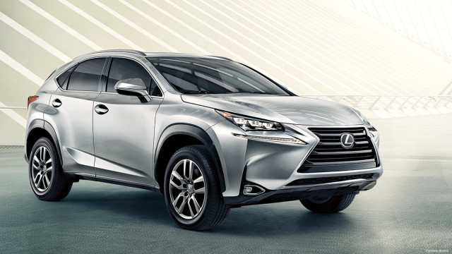 Boring Consumer Website Lies About Lexus to Draw Views