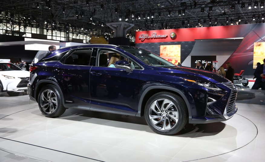 2016-Lexus-RX450h-876x535