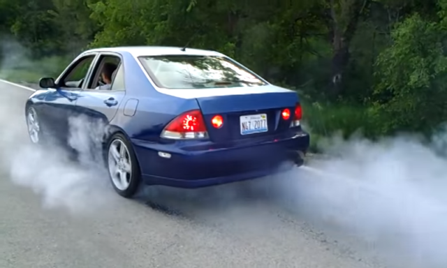 Lexus IS Decorates a Side Road with Its Rear Tires (Video)