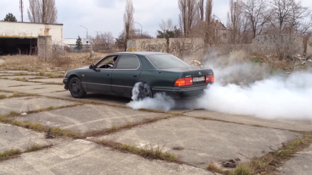 Yahoos Destroy Lexus LS Tires in More Than One Way