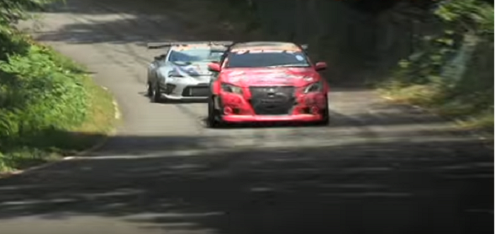 Random Awesomeness: Lexus LFA vs GS Drift Battle