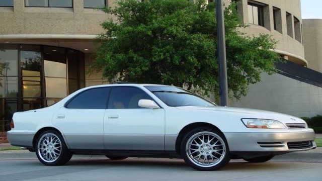 Daily Slideshow: Aftermarket Rims Really Change the Look of the Lexus ES