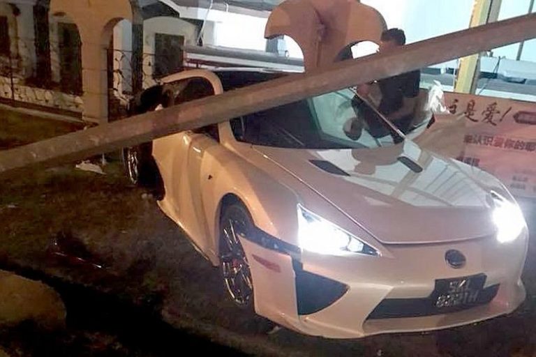 Boisterous LFA Owner Crashes Car While Showing Off In