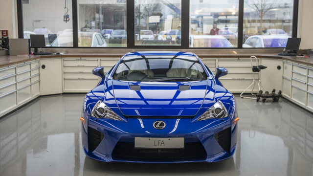 Daily Slideshow: Servicing a Lexus LFA Is Complicated…and Fascinating