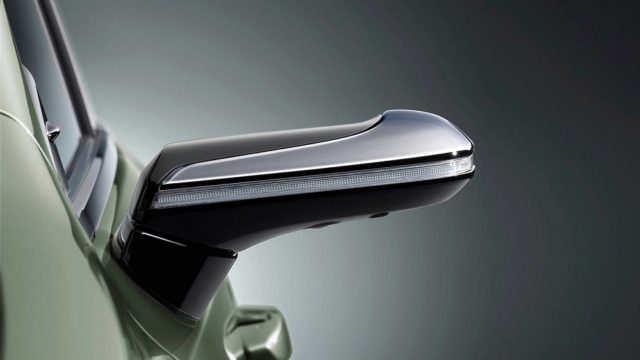 A Closer Look at ES Model’s Rearview-Camera Tech