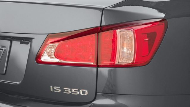 Lexus IS: How to Replace Your Tail Light Assembly