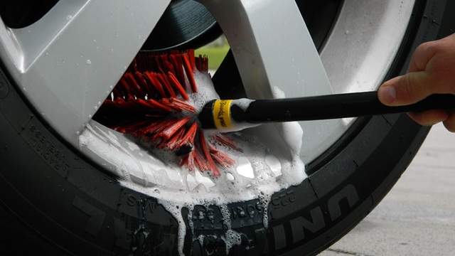 Lexus: How to Clean Your Wheels