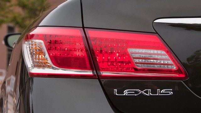 Lexus ES GS RX: How to Replace Your Tail Light Assembly