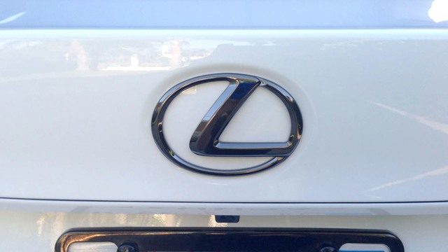 Lexus: How to Install Black Pearl Style Emblems
