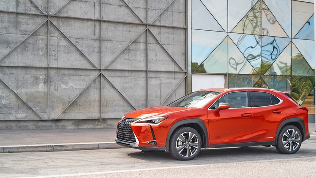 2019 Lexus UX 200 & 250h Cruise Sweden Ahead of North American Arrival