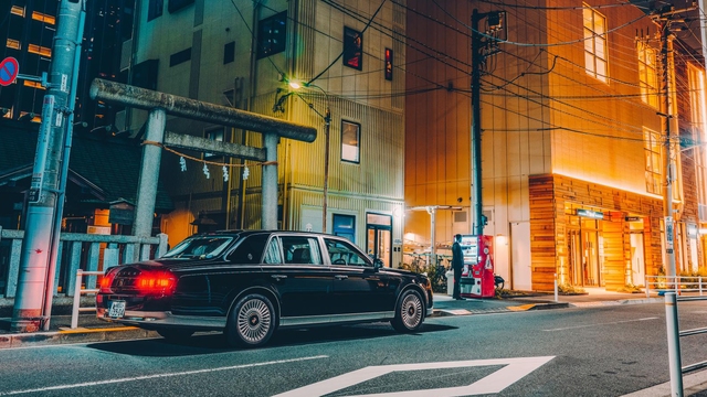 Top Gear Takes the Toyota Century Out for a Drive